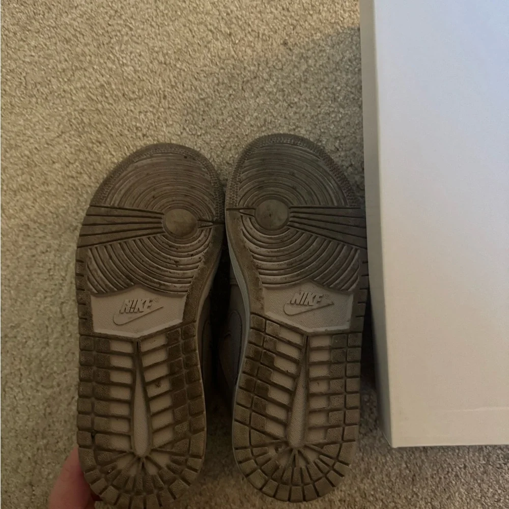 Women’s Air Jordan 1 Low SE Sherpa Fleece - Picture 6 of 11